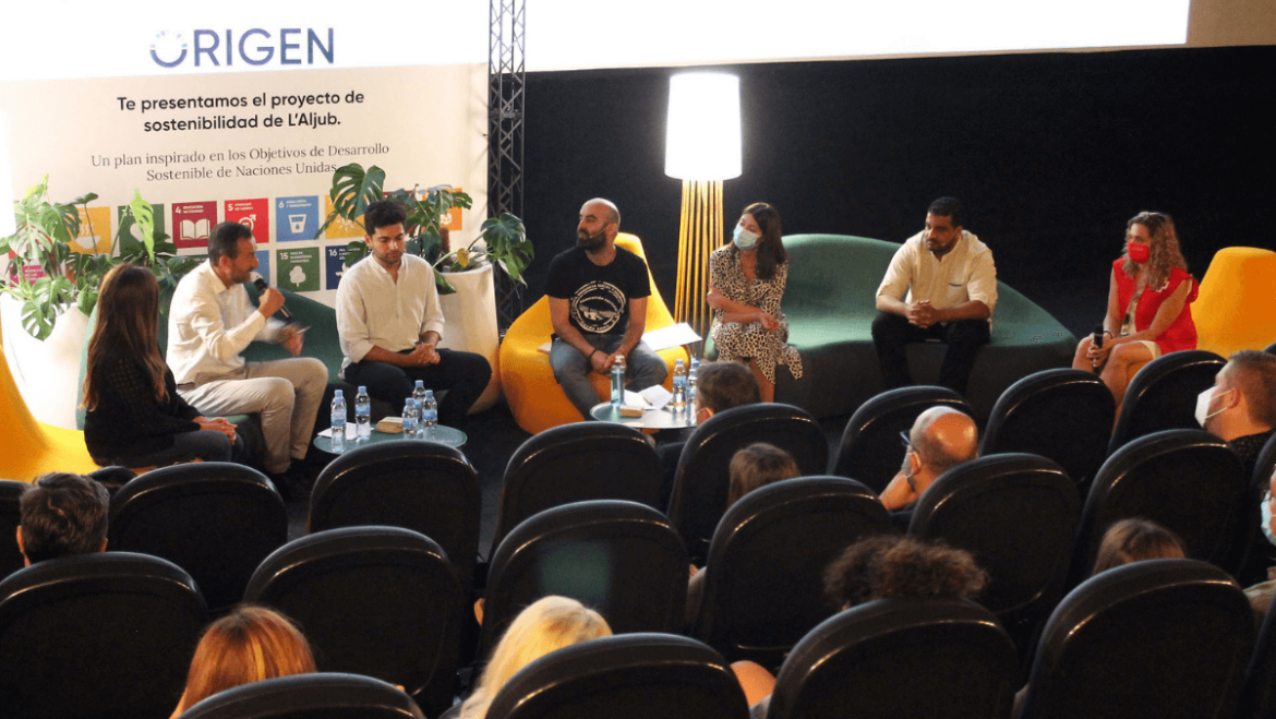 L’alcalde crida a combatre la intolerància “amb pedagogia” en l’estrena de ‘Vengo de las olas’, el documental sobre una família refugiada a Elx