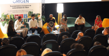 El alcalde llama a combatir la intolerancia “con pedagogía” en el estreno de ‘Vengo de las olas’, el documental sobre una familia refugiada en Elche