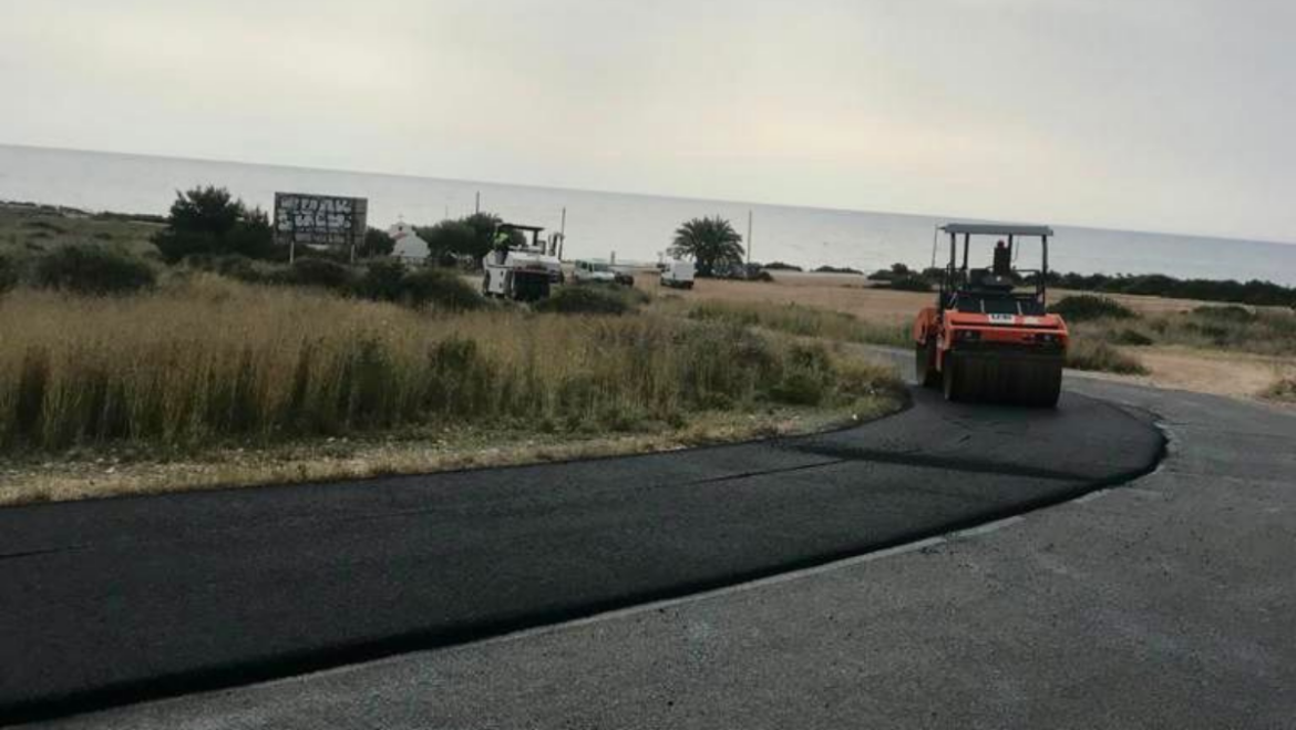 Continúa la mejora de la imagen de Arenales del Sol con las obras de renovación del asfaltado