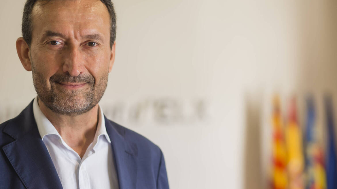 González valora positivamente el descenso del paro en 2021 en más de 4.000 personas, “lo que demuestra la solidez de la recuperación económica en Elche»