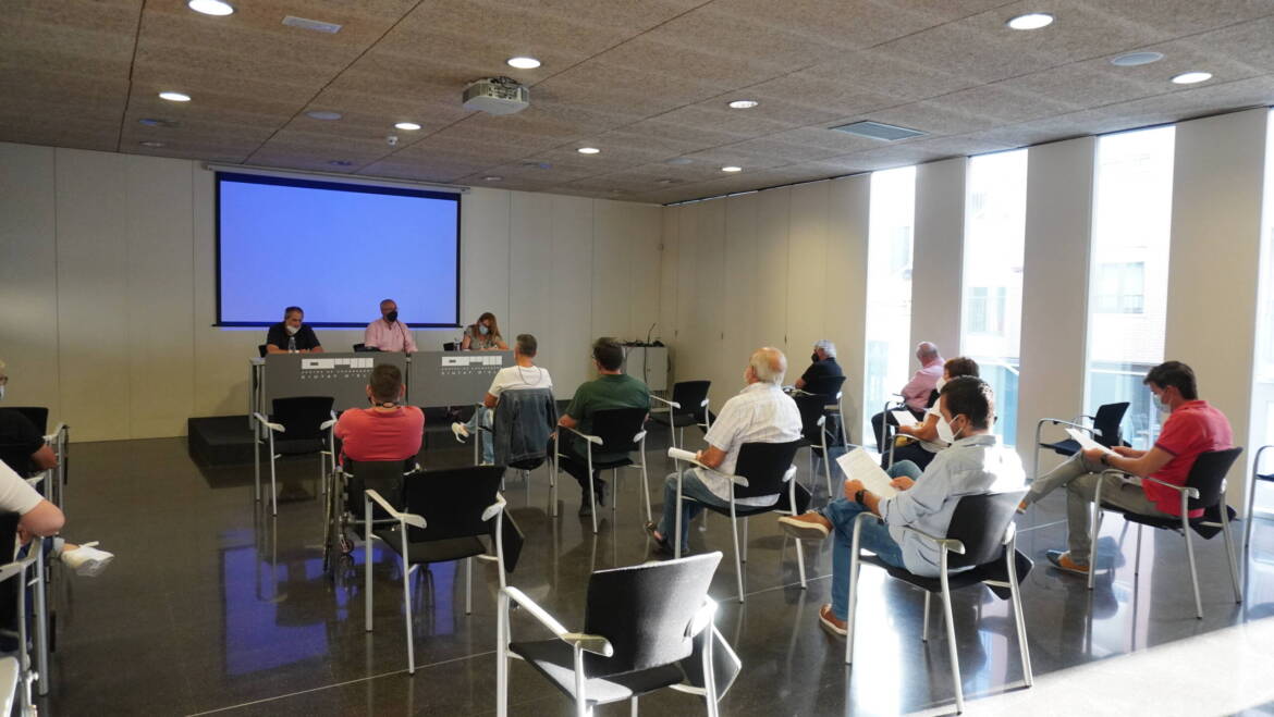 Reunión informativa sobre el plan de ayudas económicas para los clubes deportivos con participación en competiciones nacionales.