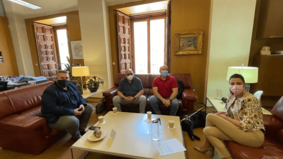 L’Ajuntament realitzarà una exhibició de gossos guia el mes d’octubre a la plaça de Baix per a visibilitzar la tasca que presten a les persones invidents