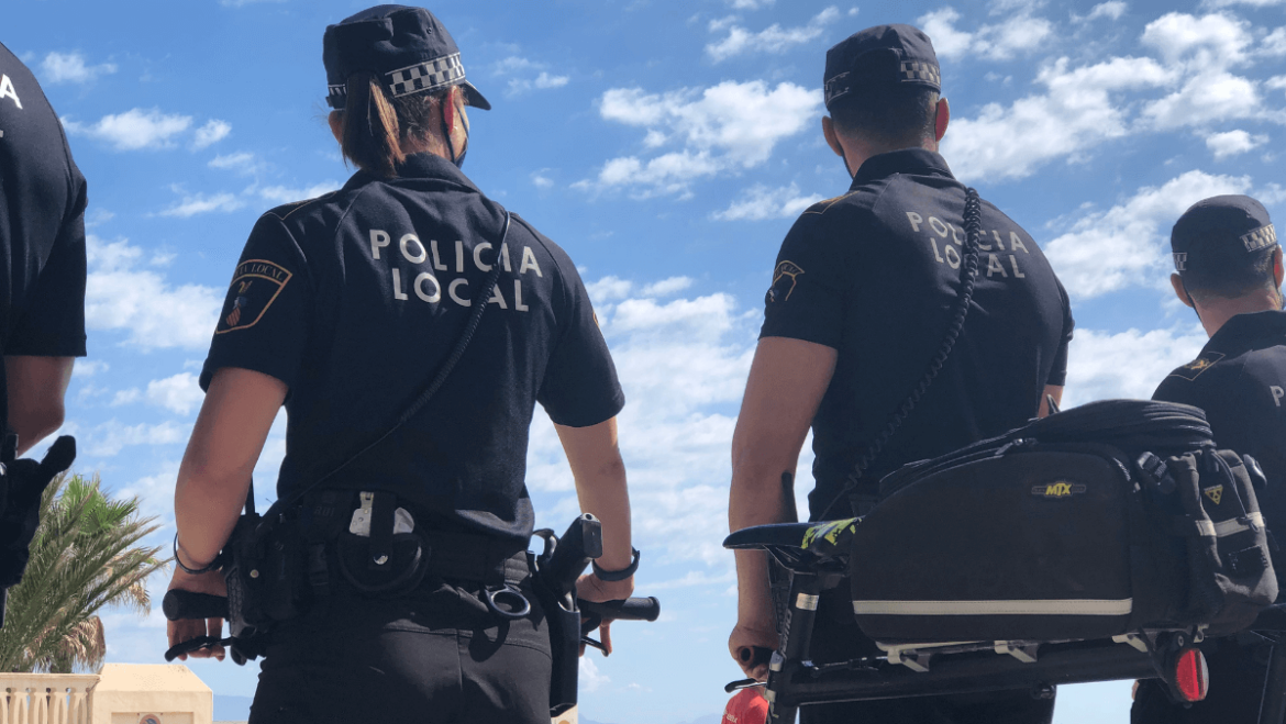 La Policía Local detiene a dos hombres por un presunto delito contra la salud pública al intentar vender 32 gramos de cocaína