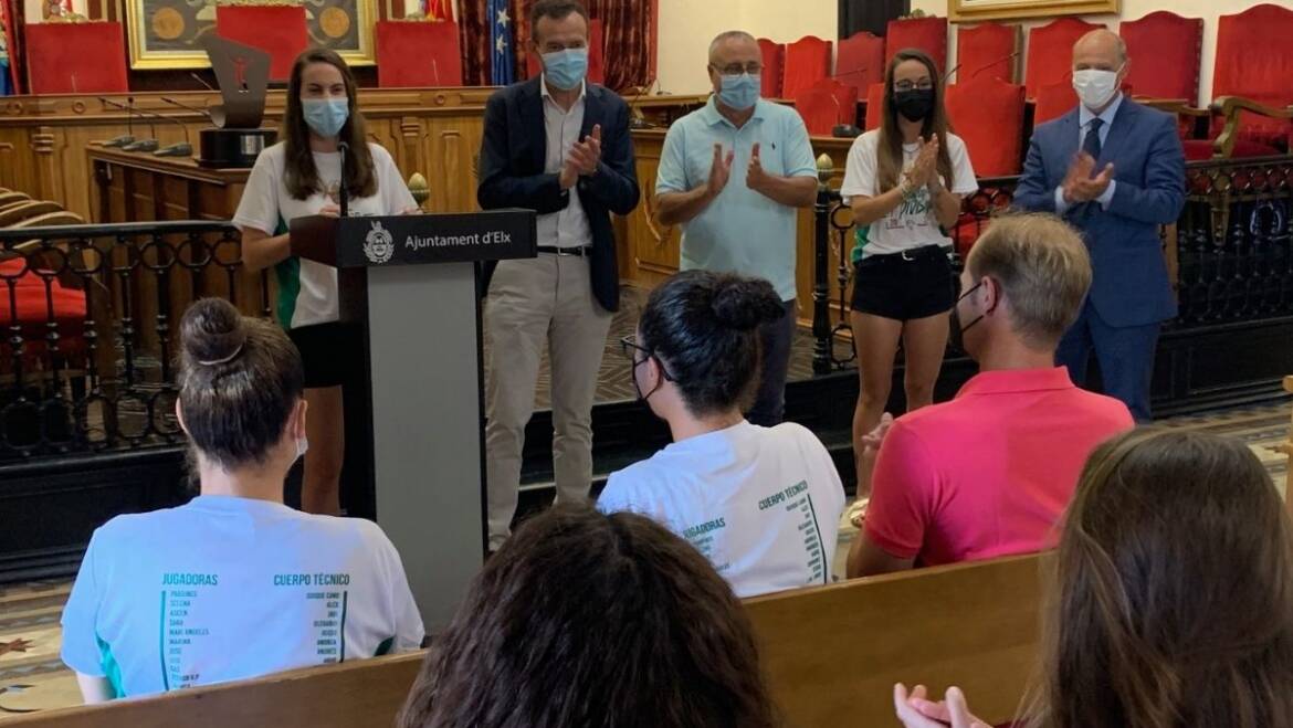 Recepció a les xiques del Club Juventut d’Elx de futbol sala i de l’Elx Club de Futbol pels seus recents èxits esportius