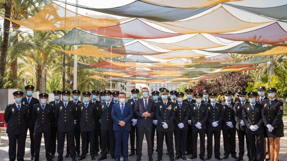 El alcalde de Elche destaca el papel de la Policía Nacional en la defensa de los derechos y libertad durante la jura de 205 nuevos agentes