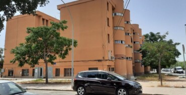 La Policía Local detiene en Los Palmerales a dos hermanos por agredirse mutuamente tras amenazarse con un hacha y un cuchillo