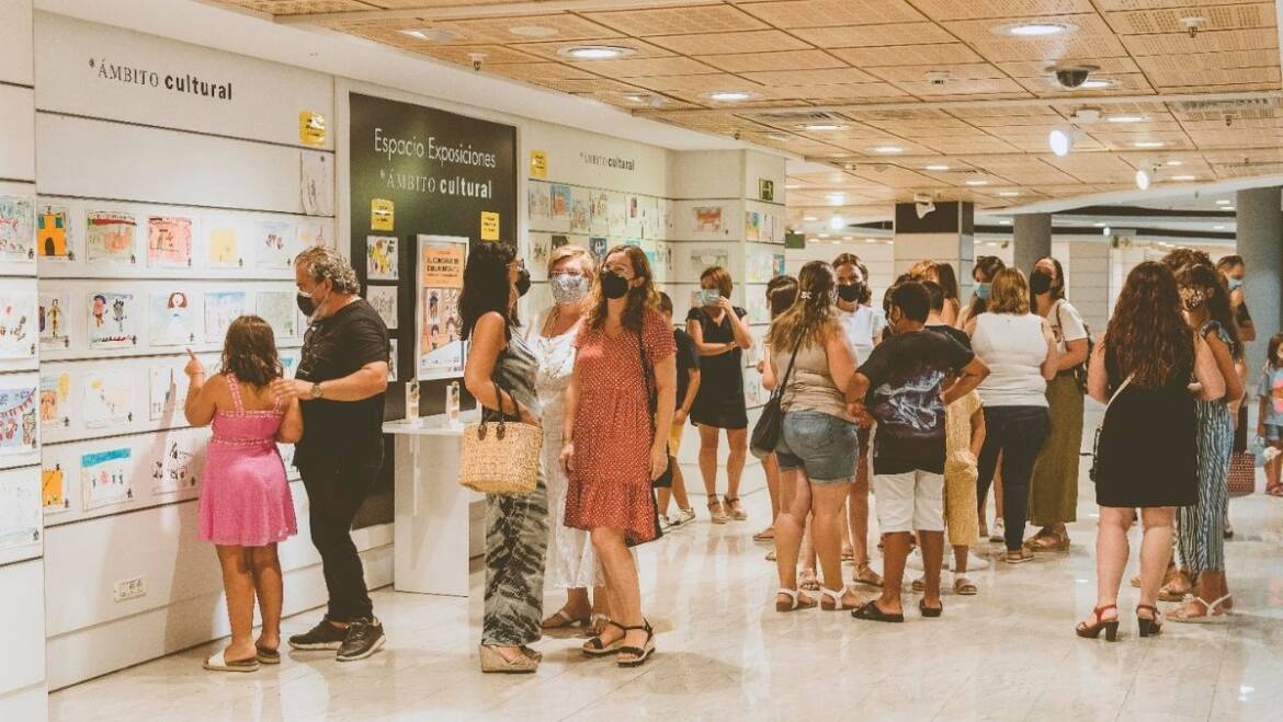 La concejala de Fiestas entrega los premios del XL Concurso de Dibujo Infantil Moros y Cristianos de Elche 2021