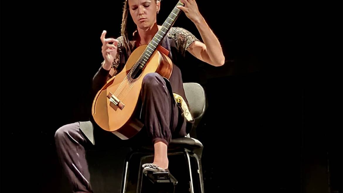 El XXIII Festival de Guitarra de Elche termina este sábado con la actuación de Álvaro Pierri junto a Juan Carlos Chornet
