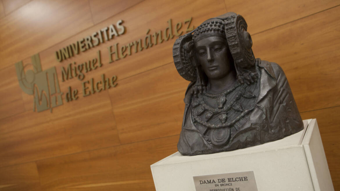 El Ayuntamiento adjudica de forma definitiva el edificio del albergue juvenil a la UMHE para la creación de una residencia de estudiantes