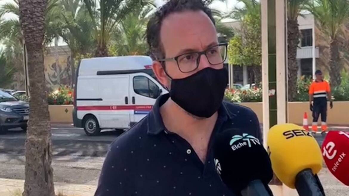 L’Ajuntament repara l’asfalt en mal estat d’alguns dels punts amb més trànsit de la ciutat per a millorar la circulació i la seguretat viària