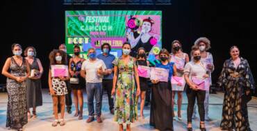 Mario Sabuco, en la categoría de adulto, y Claudia Saura, en la de juvenil, se proclaman ganadores del primer festival de la canción “Festes d’Elx”