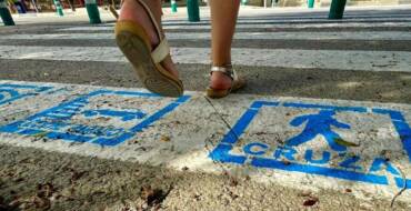 Pictogramas en los pasos de peatones para caminar hacia un municipio más inclusivo