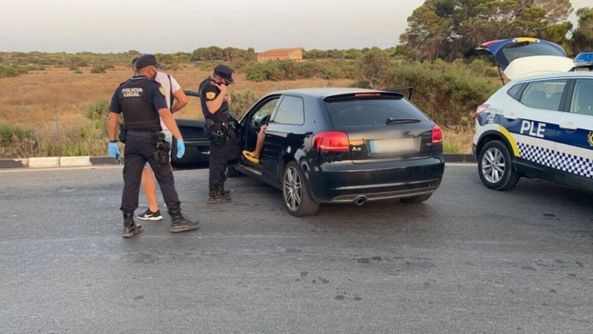 La Policía Local de Elche detiene a un hombre por circular sin carné y llevar 9,5 gramos de cocaína en el coche