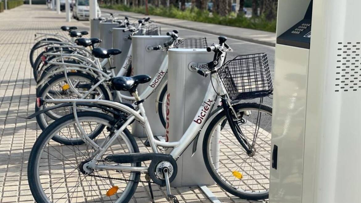 Mobilitat posa en marxa una nova estació de BiciElx a la Universitat Miguel Hernández