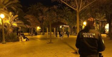 La Policía Local detiene a un hombre en el jardín Salvador Allende por tocamientos a una mujer