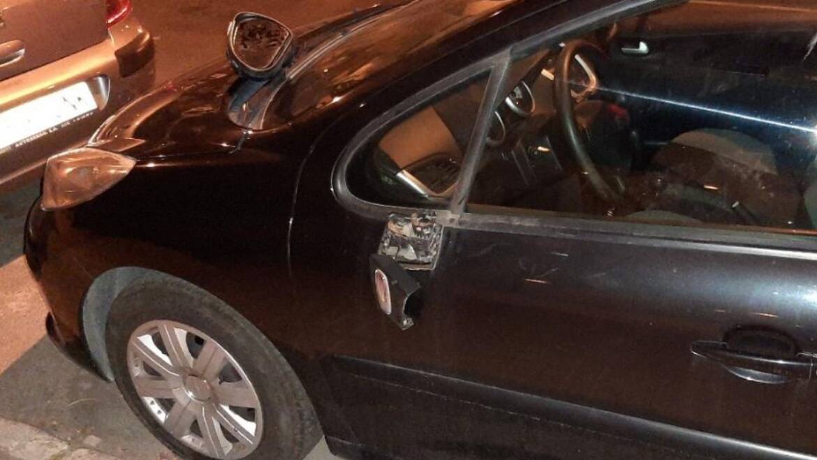 Dos detinguts per arrancar retrovisors de vehicles estacionats a Altabix