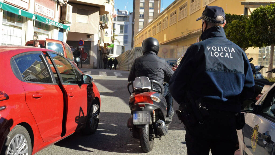 La Policia Local deté dues persones per circular amb un vehicle robat