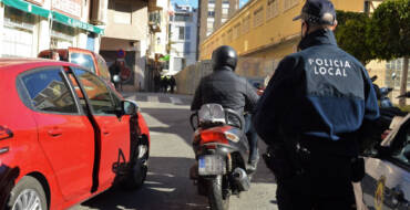 La Policia Local deté dues persones per circular amb un vehicle robat