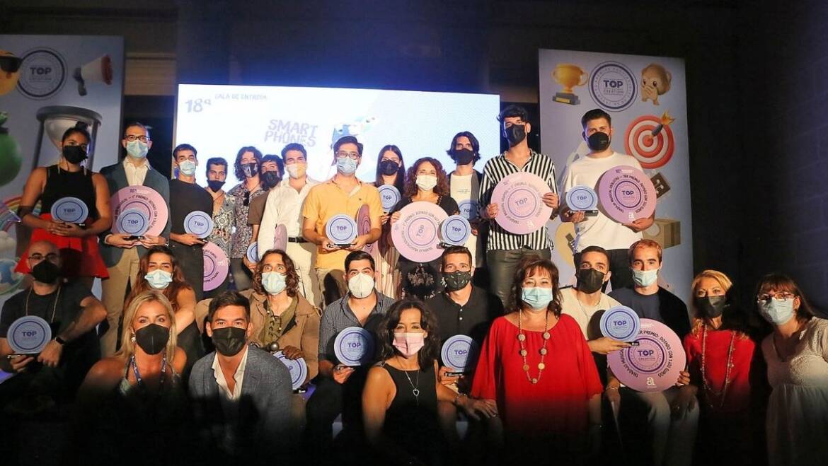 La concejala de Juventud felicita a los ilicitanos galardonados en los premios ‘Top Creation 2020’