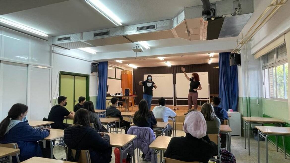 Derechos Sociales impulsa en más de diez institutos de Elche un taller de música rap para concienciar sobre los problemas del alcohol
