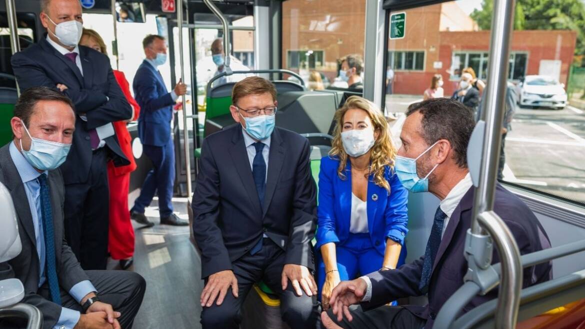 La ministra de Transportes pone como ejemplo de sostenibilidad en España la peatonalización de la Corredora, los huertos urbanos y la amplia red de carriles bici en Elche