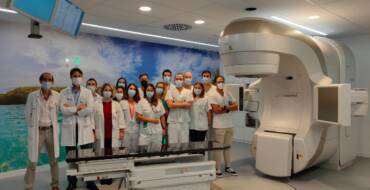 El nuevo acelerador lineal del servicio de Oncología Radioterápica del Hospital General Universitario de Elche atiende ya a sus primeros pacientes