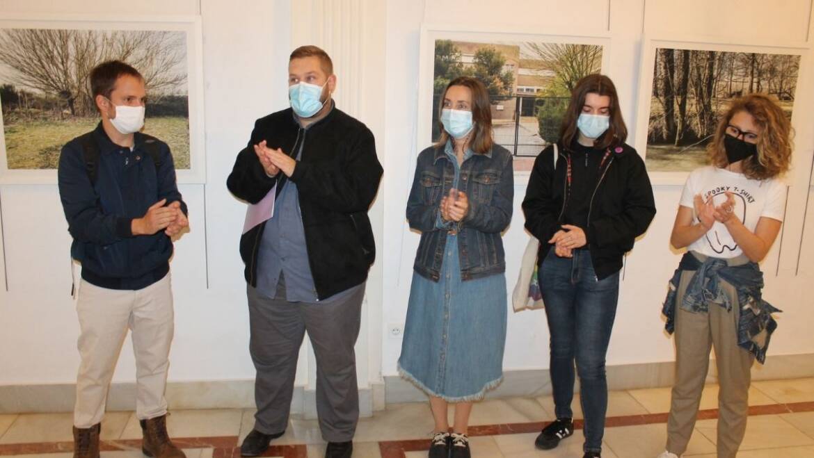 Igualdad inaugura la muestra fotográfica ‘Lo que no se ve’ sobre los dramáticos escenarios de los asesinatos machistas
