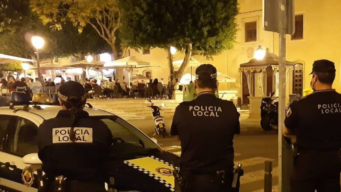 La Policia Local deté una parella per agredir-se mútuament a la plaça de la Mercè