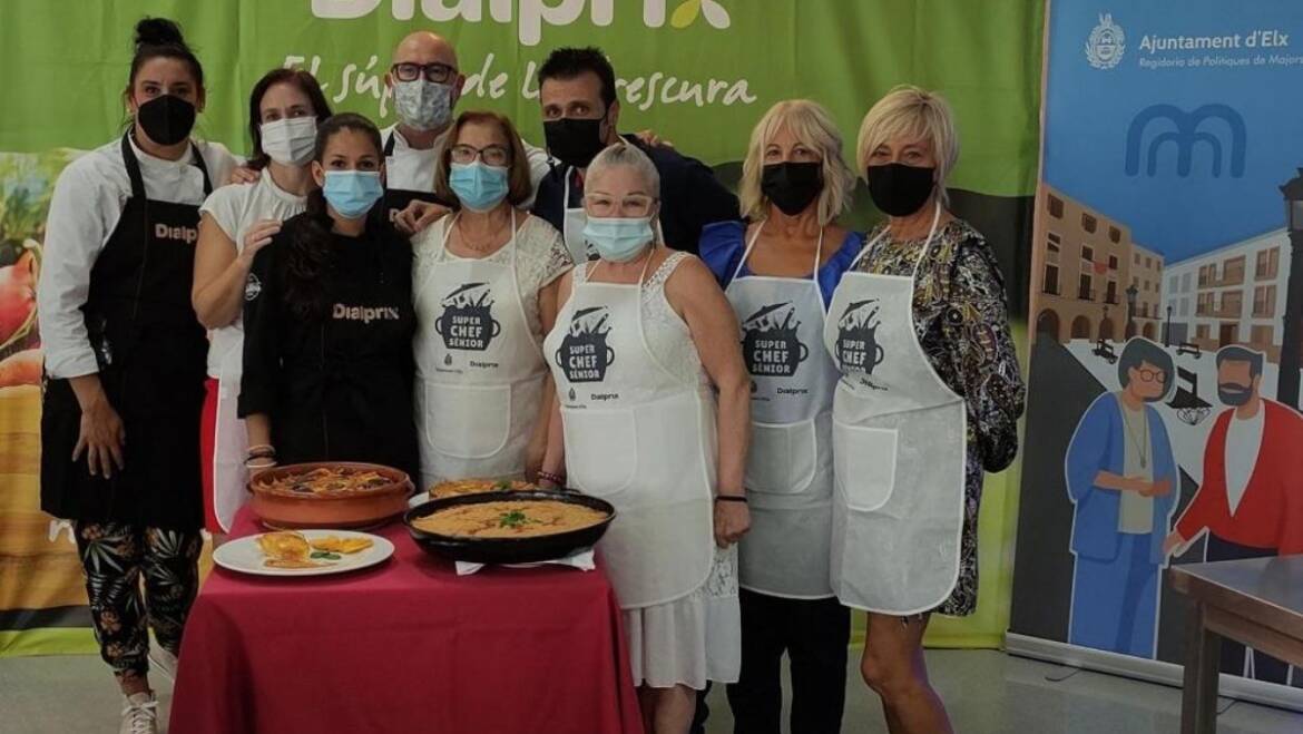 Els guanyadors de Superxef Sènior Gabriela Grau, María Asunción Pomares i Carmen Bru presenten els seus plats estrela a l’Escola Municipal d’Hostaleria