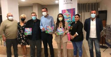 Una joven madre del barrio Los Palmerales escribe un libro infantil para fomentar la lectura entre los niños de etnia gitana