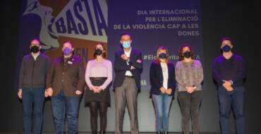 El Ayuntamiento muestra su compromiso con la igualdad y contra la violencia de género en un acto institucional en el que participan medio millar de estudiantes
