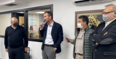 El alcalde inaugura la sede de la Asociación de Amigos de Dominó en el barrio de El Raval