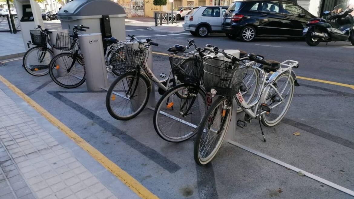 Movilidad Sostenible pone en marcha en Antonio Mena la estación número 49 de Bicielx