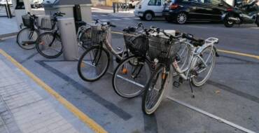 Movilidad Sostenible pone en marcha en Antonio Mena la estación número 49 de Bicielx