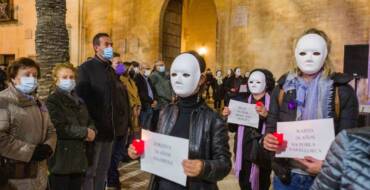 El Equipo de Gobierno se suma a la concentración de la Plaza de Baix el 25N contra la violencia machista