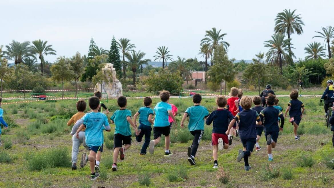 Más de un millar de niños y niñas participan en el Cross Escolar disputado en La Alcudia