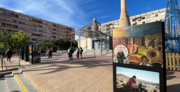 La Plaza dels Algeps acoge hasta el 7 de enero una exposición fotográfica que refleja el trabajo de las mujeres mineras en Bolivia