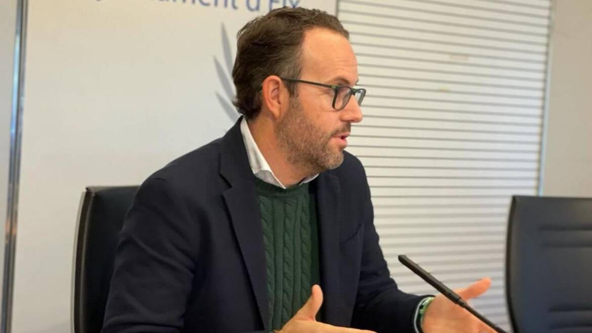 El Ayuntamiento adjudica las obras de instalación de cerramiento de la pista del Polideportivo de El Toscar