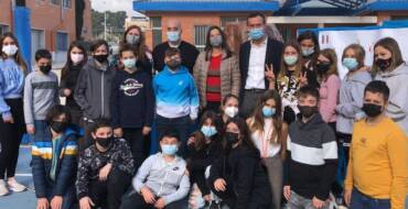 El IES Montserrat Roig impulsa una iniciativa solidaria con forma de volcán en homenaje a los habitantes de La Palma