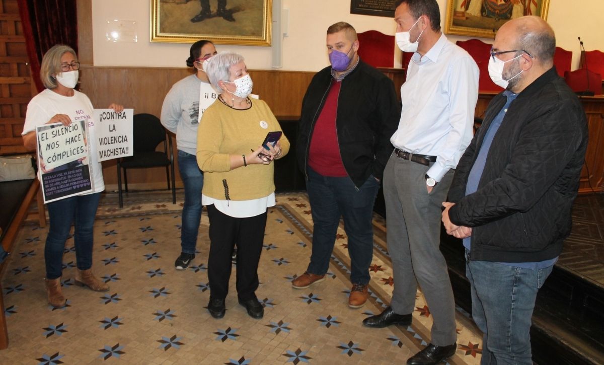 Plataforma Pensionistas - 1 El Equipo de Gobierno apoya a la Plataforma de Pensionistas en su protesta contra la violencia machista