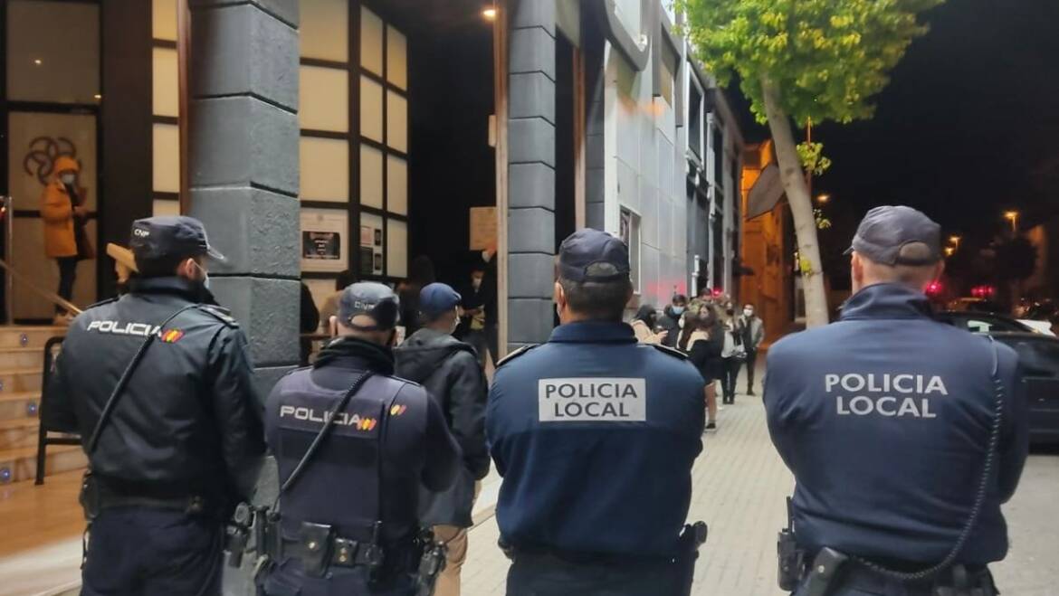 La Policía Local detiene a un hombre acusado de agresión sexual a su pareja en un hostal de Carrús