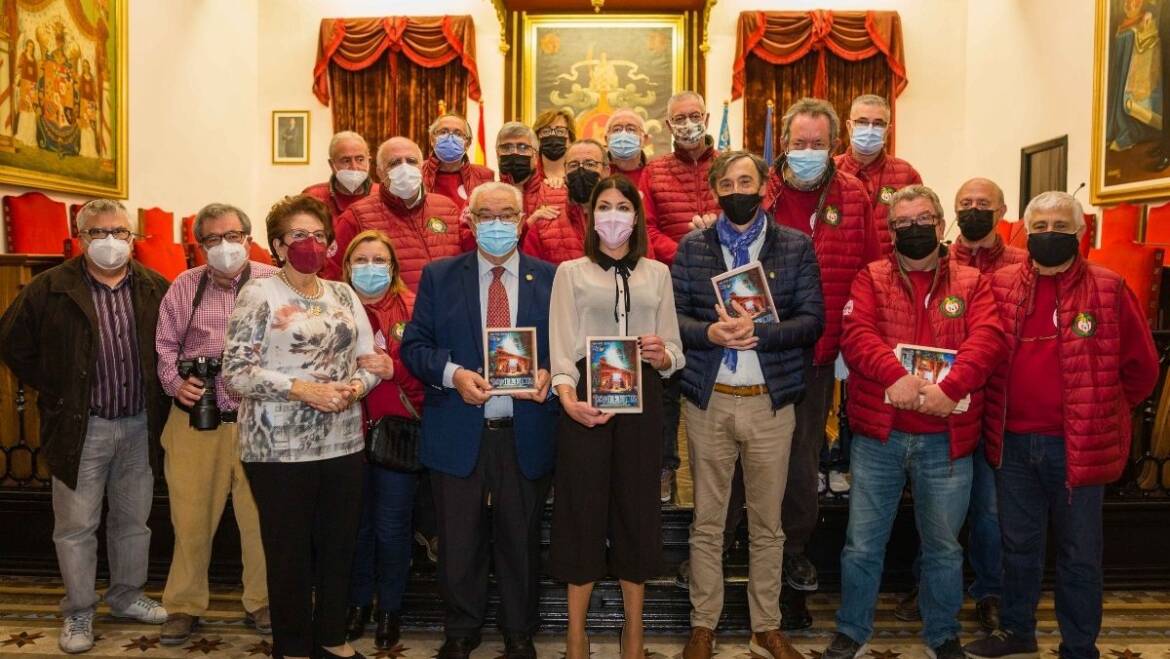 El salón de plenos acoge a presentación de la revista Pandereta y del pregonero de la Navidad
