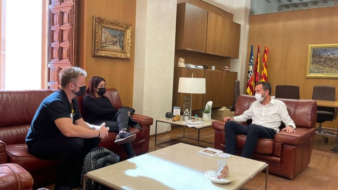 El alcalde respalda al sector de la peluquería y estética en su reivindicación de la bajada del IVA