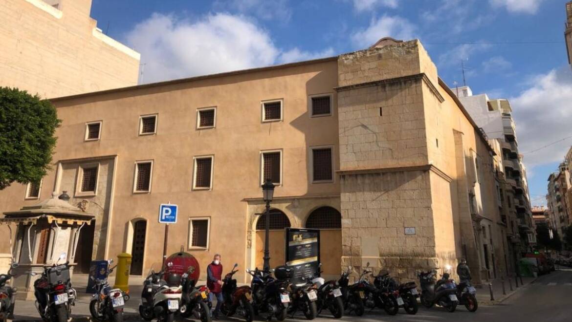González considera que la rehabilitación de Las Clarisas para hacer un hotel supondría un nuevo impulso a la reactivación turística y comercial del centro histórico