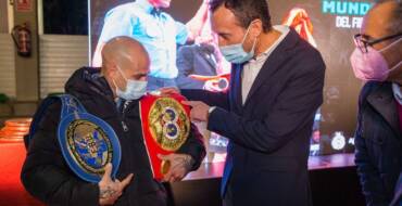 Elche ovaciona al boxeador Kiko Martínez “La Sensación”, campeón del mundo de peso pluma, en el homenaje celebrado en Torrellano
