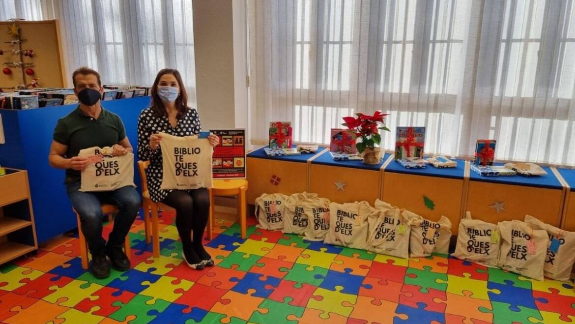 La concejalía de Cultura pone en marcha una campaña para que todos los niños hospitalizados reciben un lote de libros