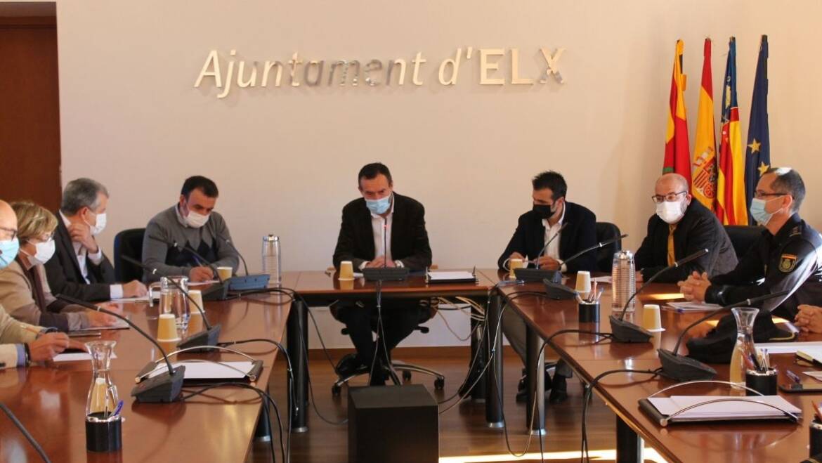 El alcalde pide a los hosteleros su colaboración para implementar la exigencia del certificado de vacunación en sus establecimientos