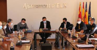 El alcalde pide a los hosteleros su colaboración para implementar la exigencia del certificado de vacunación en sus establecimientos