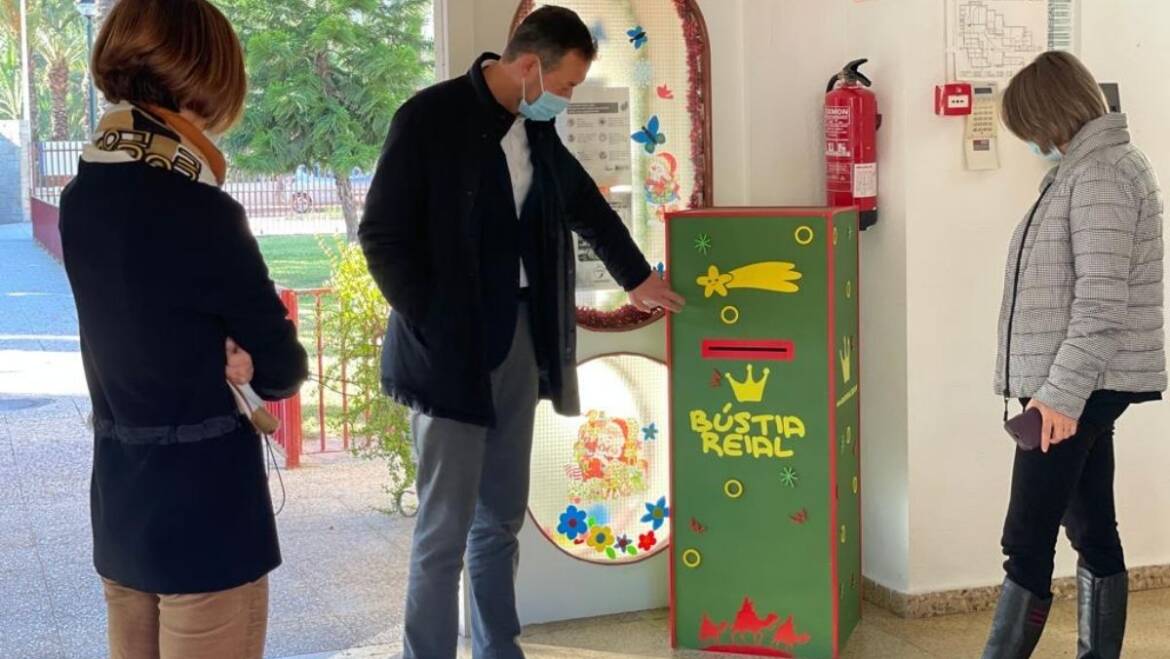 Promoció Lingüística envia 14.000 cartes i instal·la bústies reals als col·legis i a les escoles infantils municipals per a fomentar l’ús del valencià