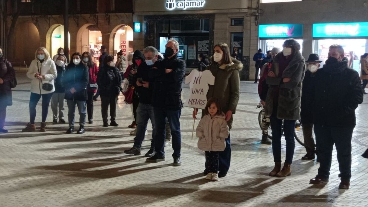 L’Equip de Govern se suma a la concentració contra la violència masclista a la plaça de Baix